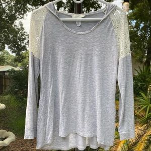 Lace embellishment lightweight hooded long sleeve tee